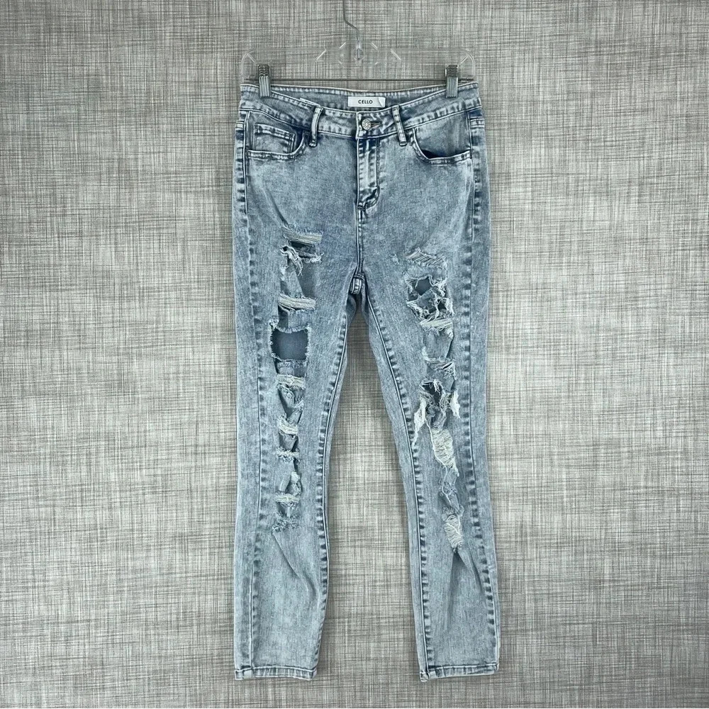 Cello womens size 5 distressed skinny jeans 1049